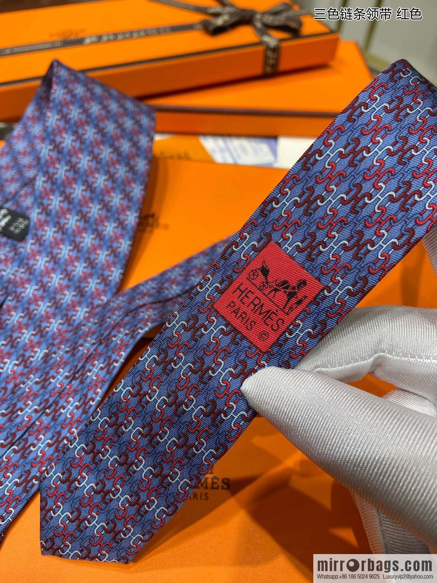 Hermes 100% top twill silk + wool inner three-color chain tie