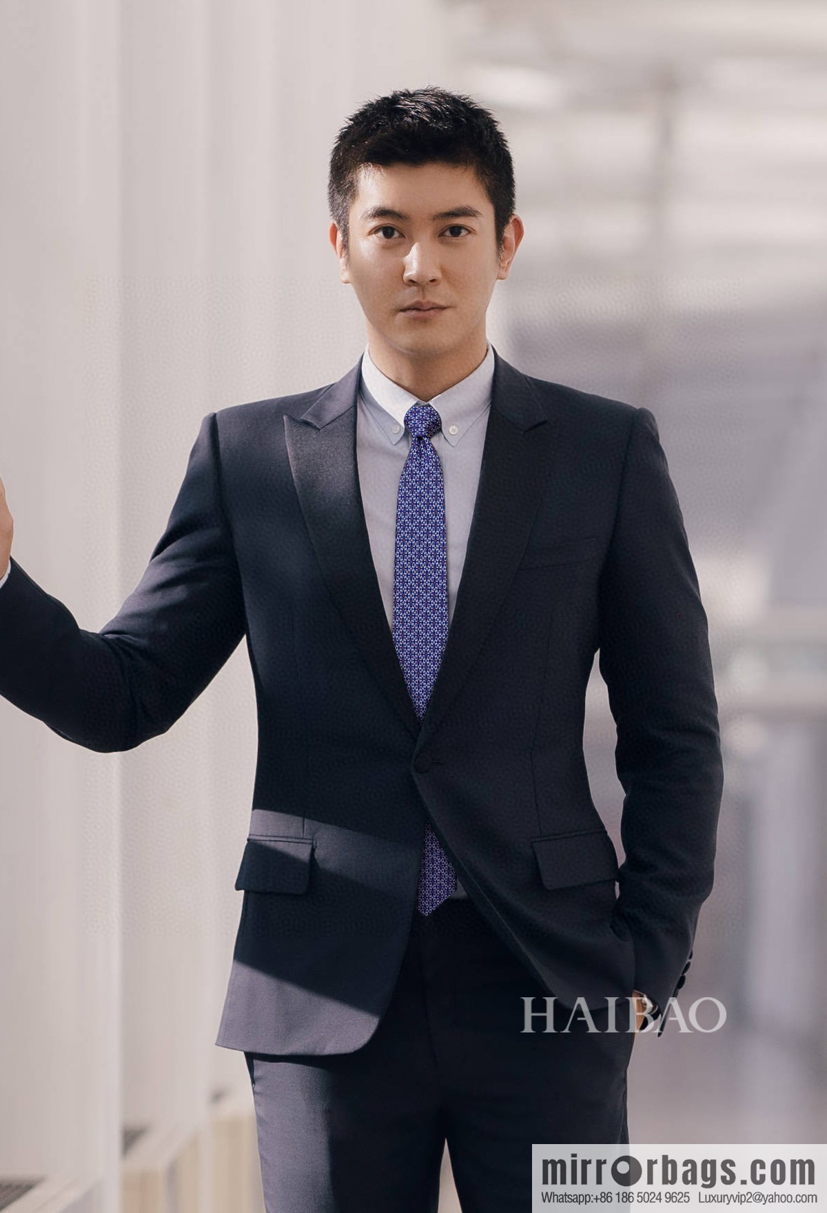 Hermes 100% top twill silk + wool inner three-color chain tie