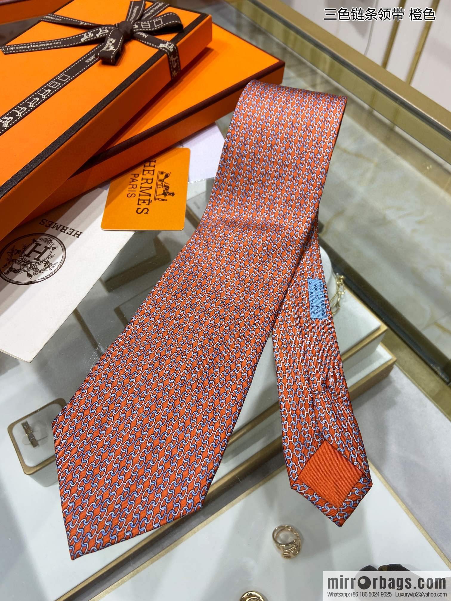 Hermes 100% top twill silk + wool inner three-color chain tie