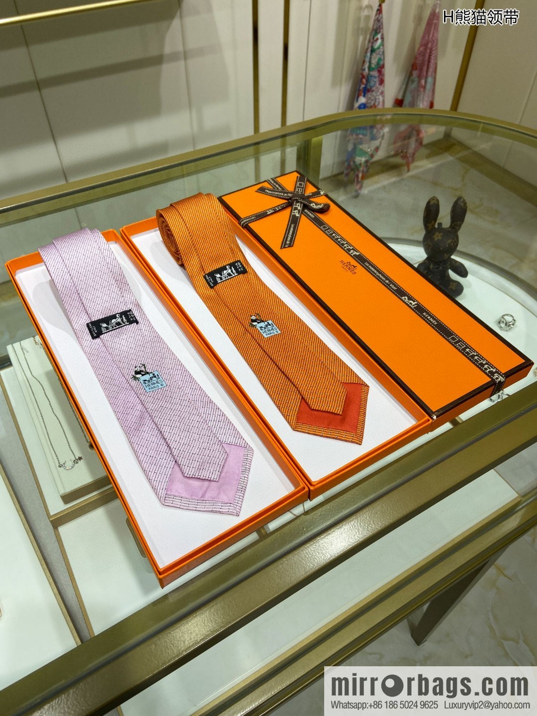 Hermes 100% top twill silk + wool inner panda tie