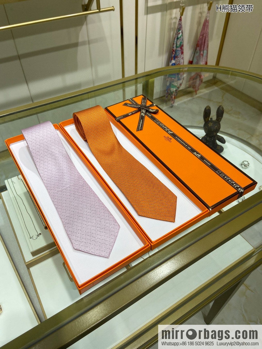 Hermes 100% top twill silk + wool inner panda tie