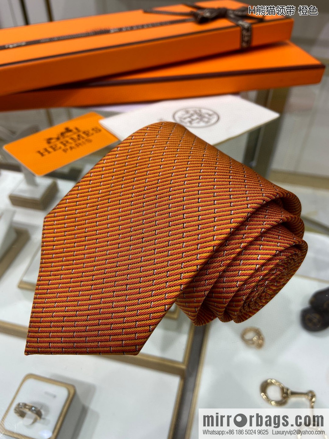 Hermes 100% top twill silk + wool inner panda tie