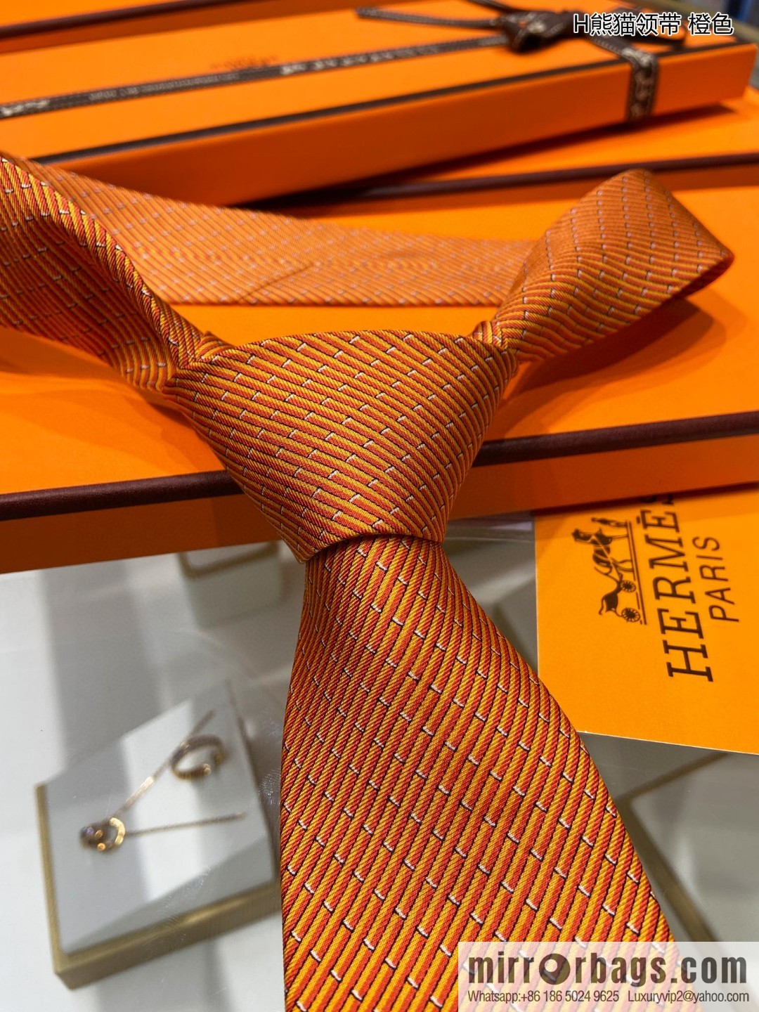 Hermes 100% top twill silk + wool inner panda tie