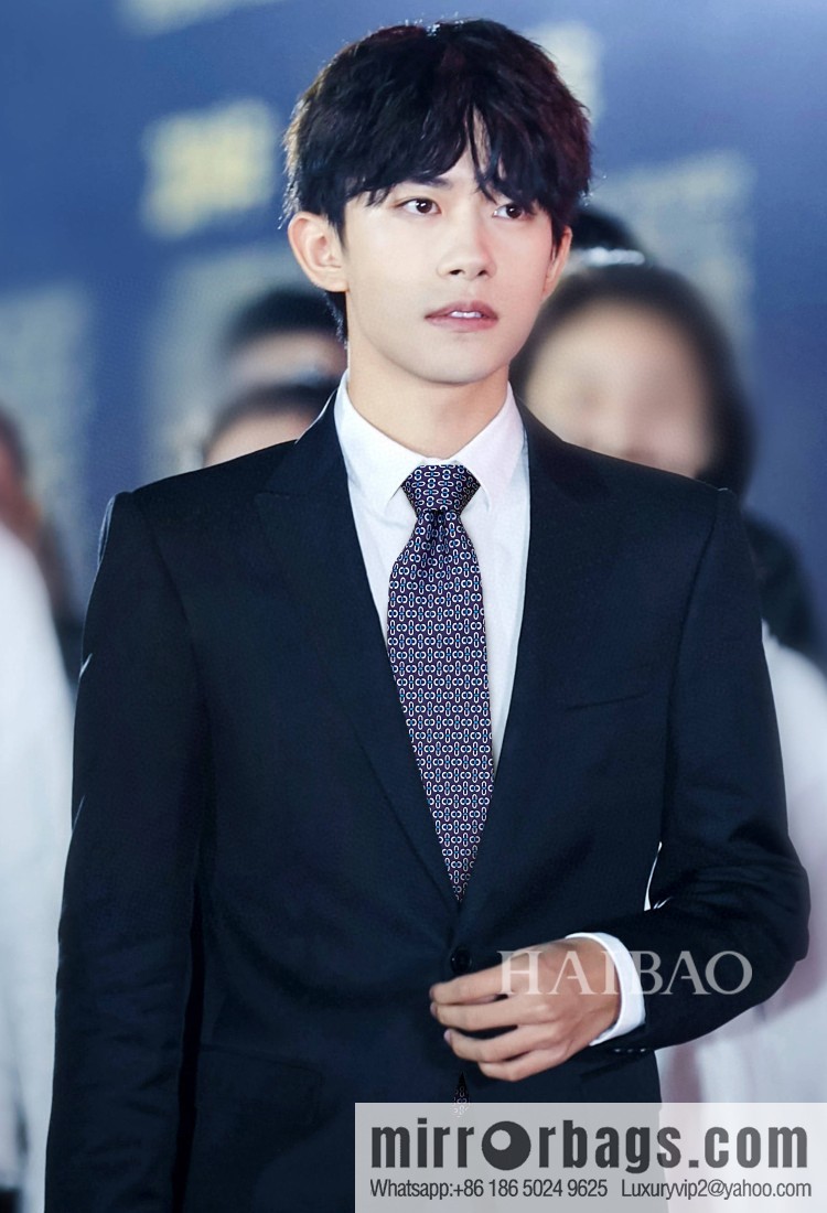 Hermes 100% Top Twill Silk Colored Chain Link Tie