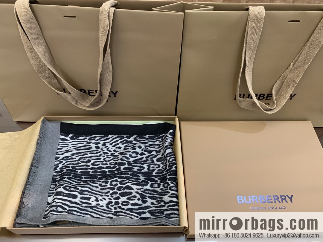 Burberry Burberry Exclusive Logo Pattern Velvet Scarf