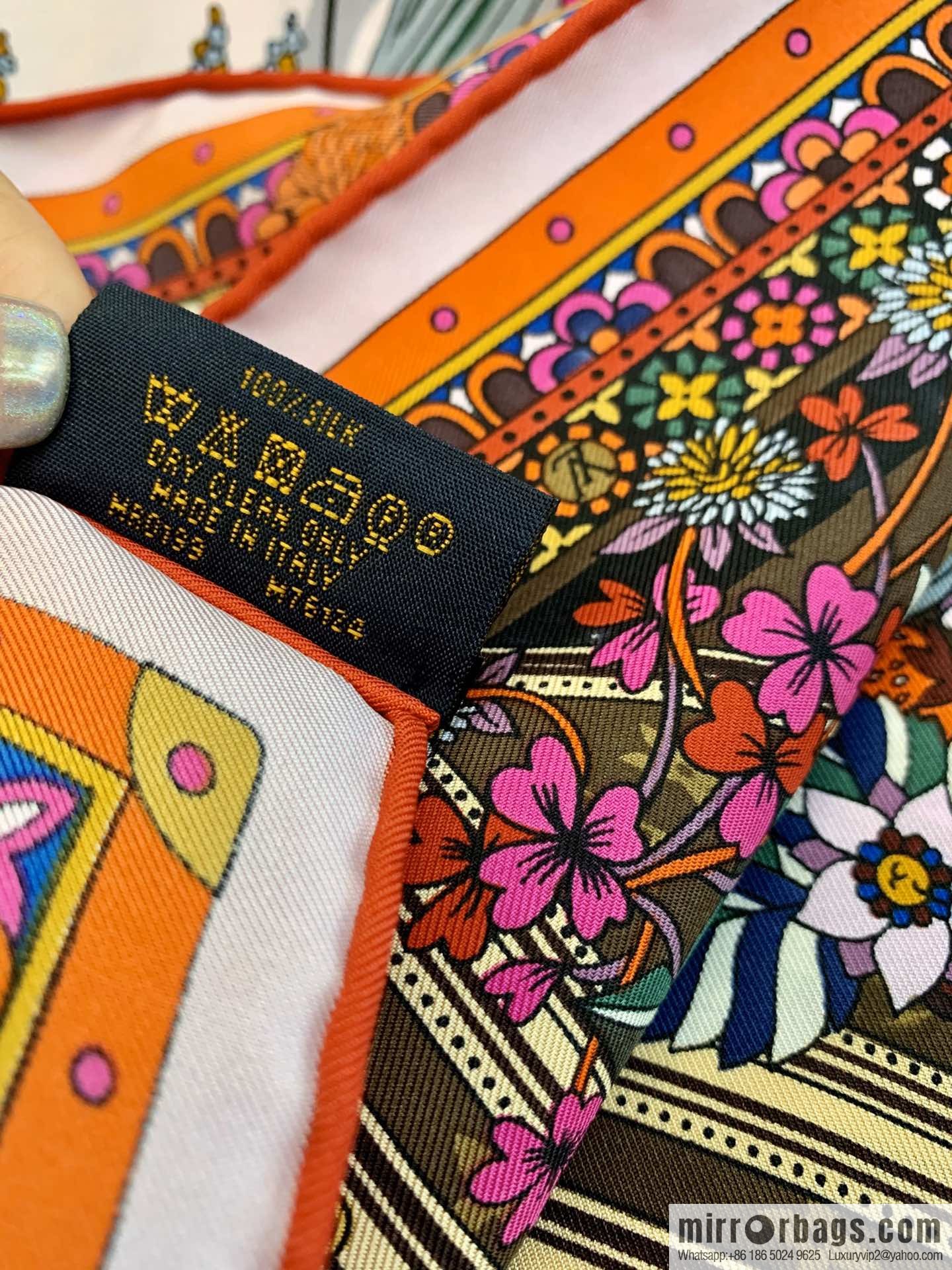 LV Louis Vuitton City Mouse and Country Mouse 100% Silk Scarf M76124