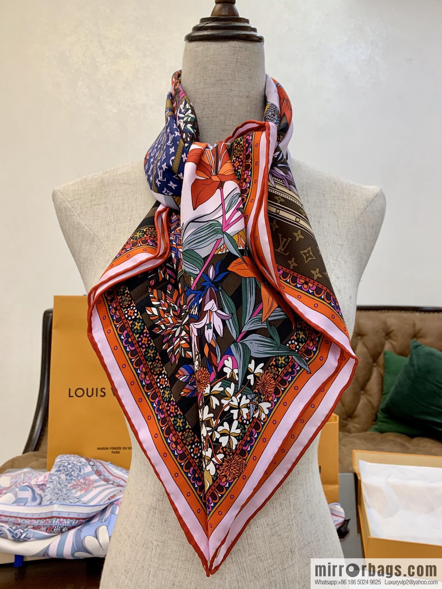 LV Louis Vuitton City Mouse and Country Mouse 100% Silk Scarf M76124