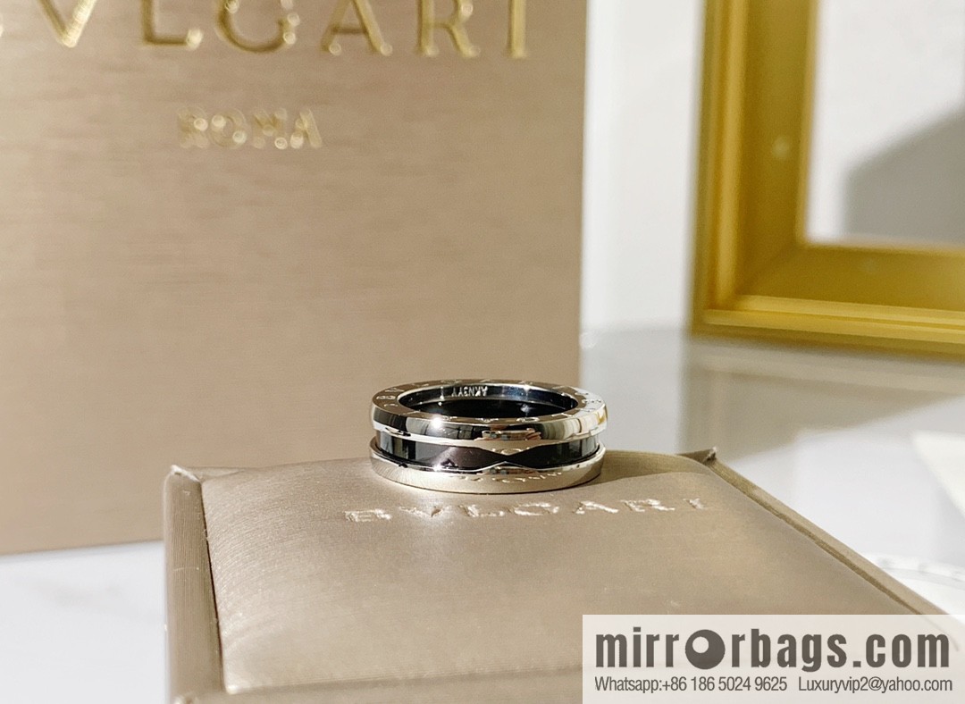 BVLGARI Bulgari charity red man ring electroplating v gold material