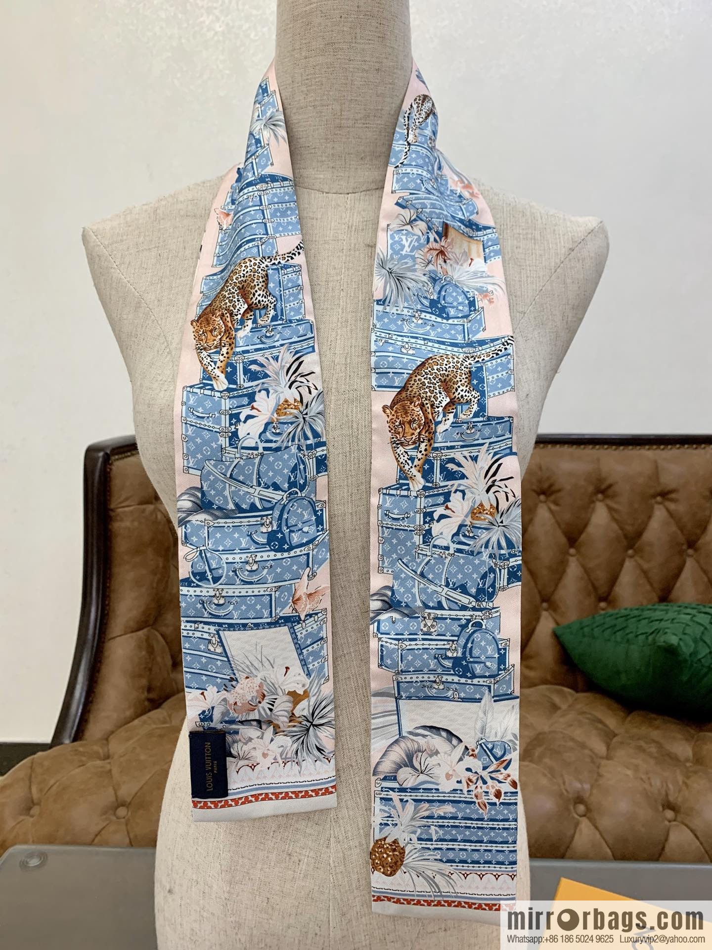 LV Louis Vuitton Voyage Extraordinaire Hair Band M73856