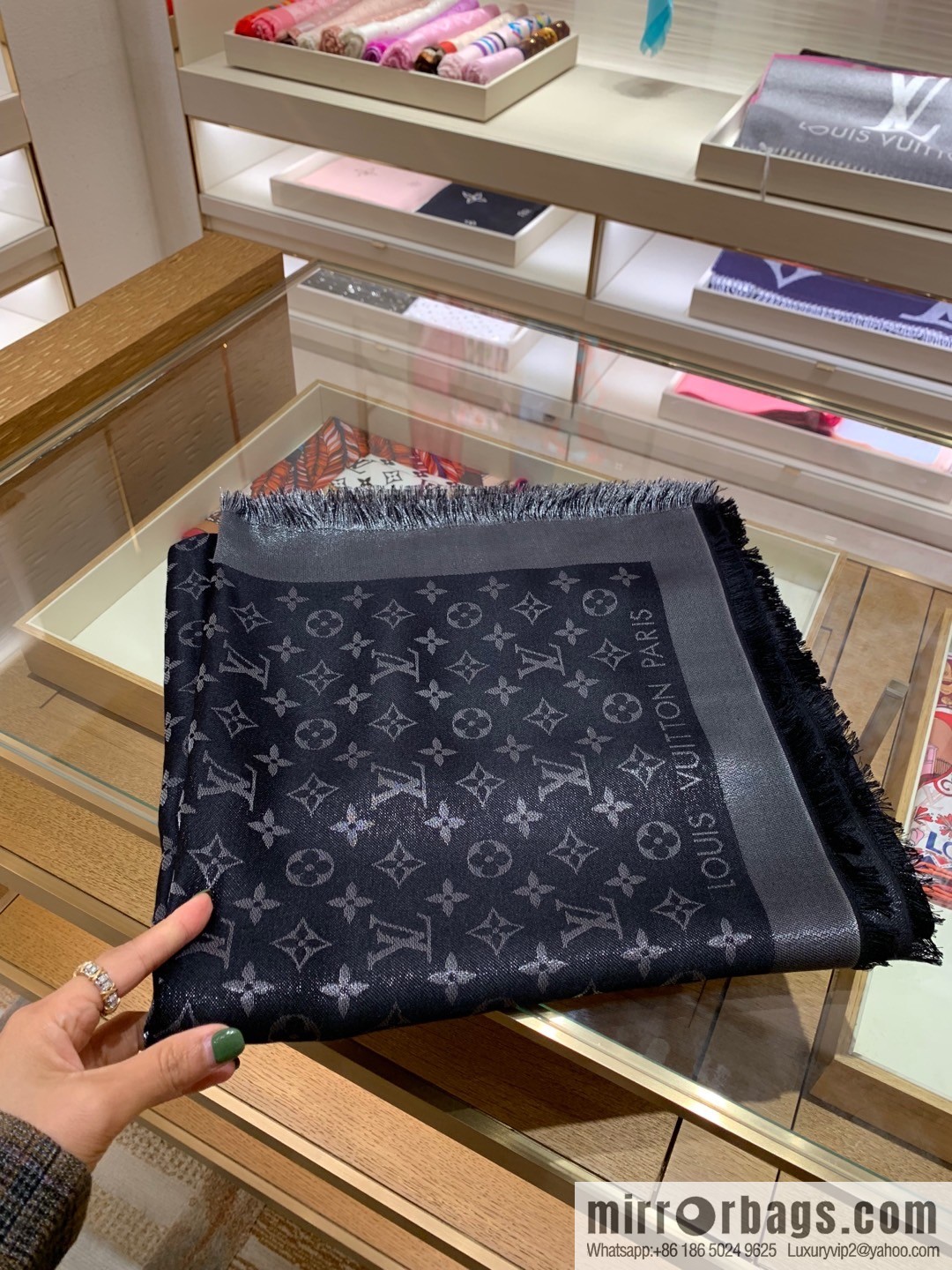 LV Louis Vuitton Shine Monogram Dyed Yarn Wire Blended Shawl M75122 M70805 M75120 M75121 M75123