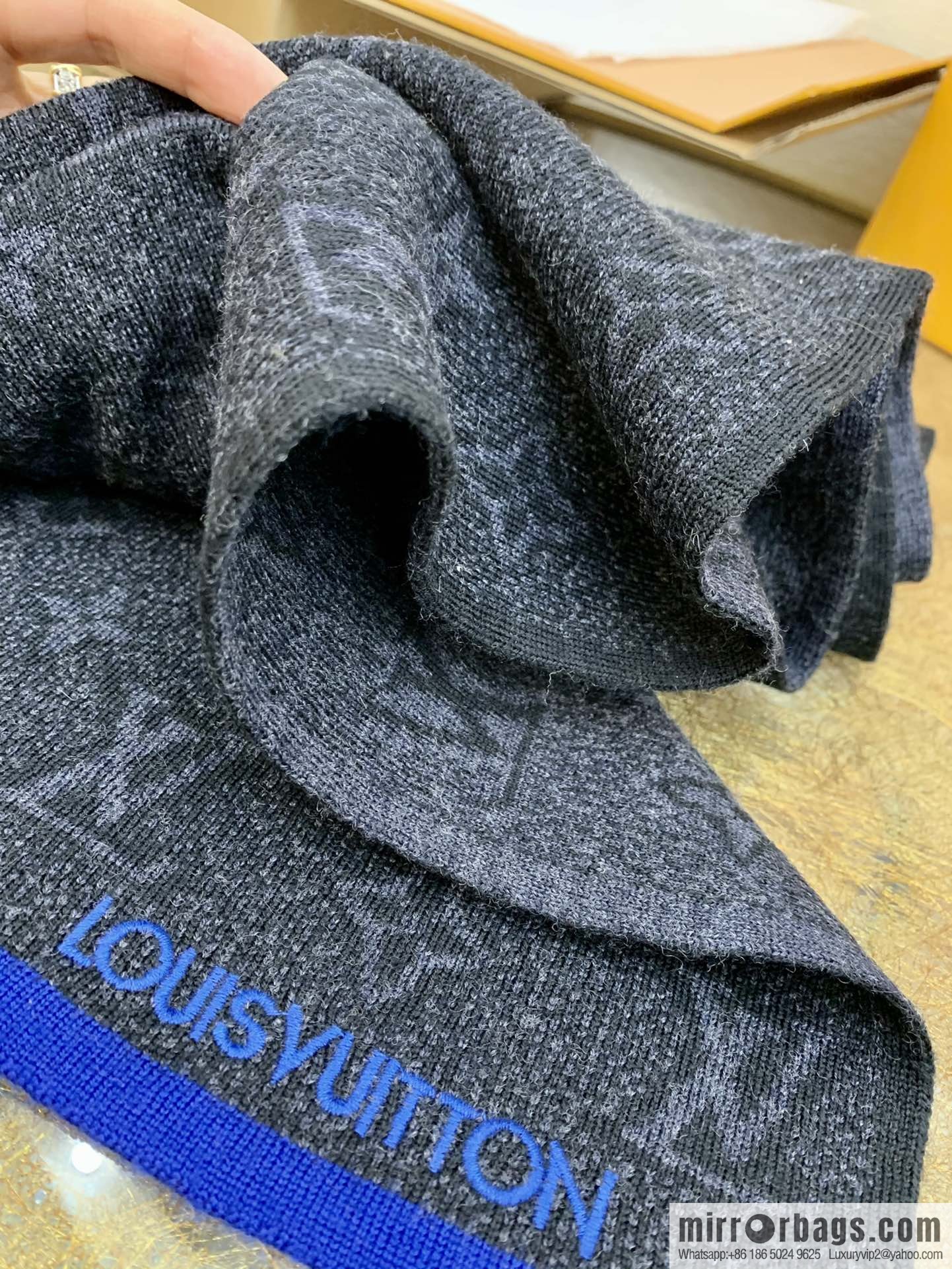 LV Louis Vuitton 100% wool Monogram Eclipse men's scarf