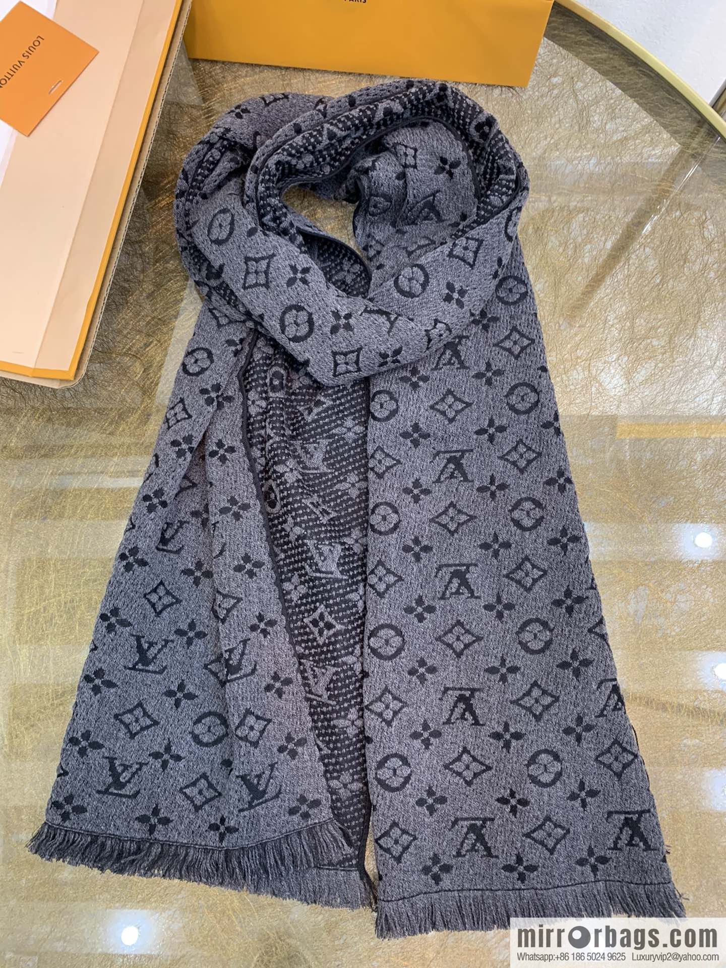 LV Louis Vuitton 100% wool men's wool scarf m78526