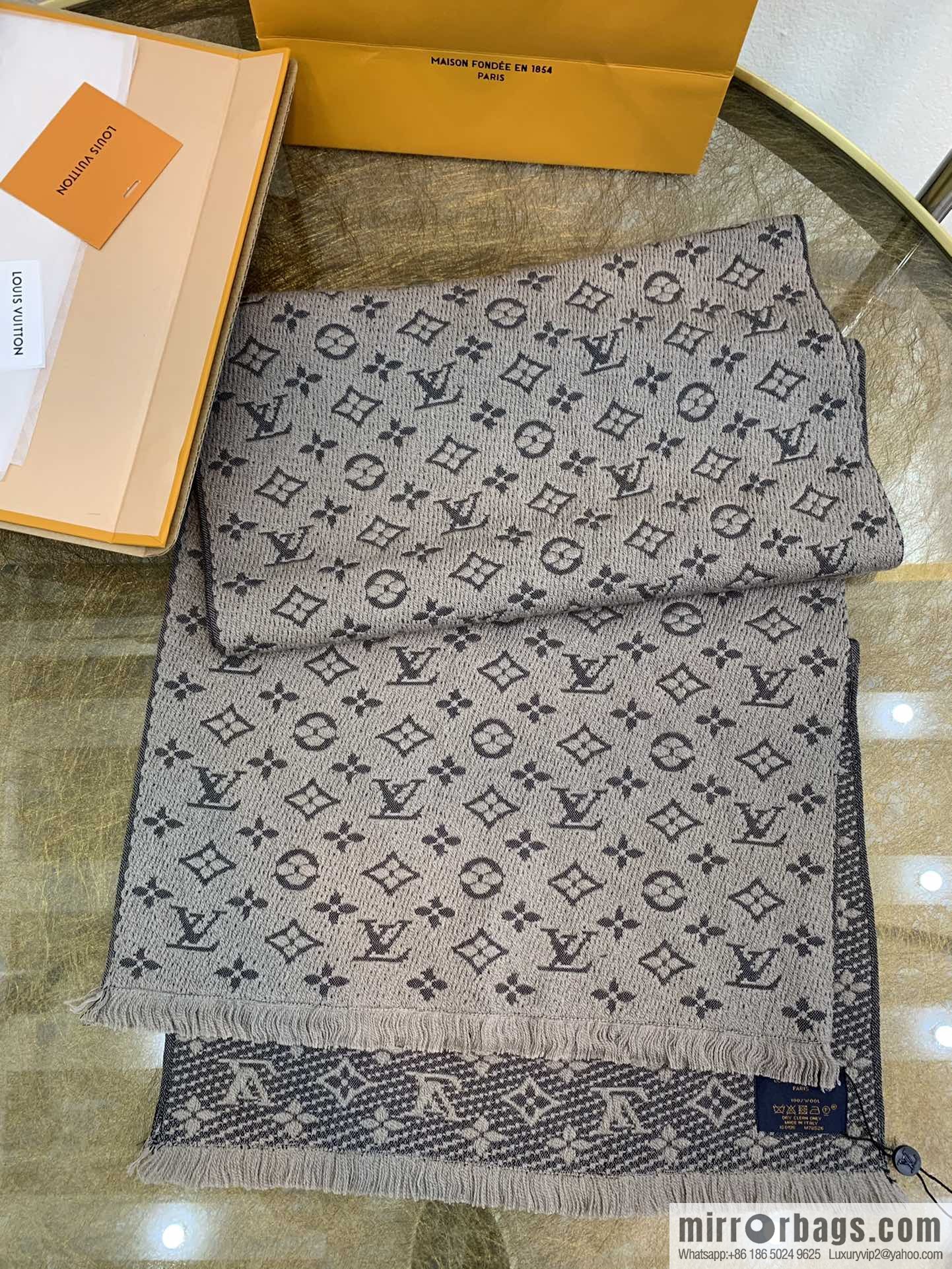 LV Louis Vuitton 100% wool men's wool scarf m78526