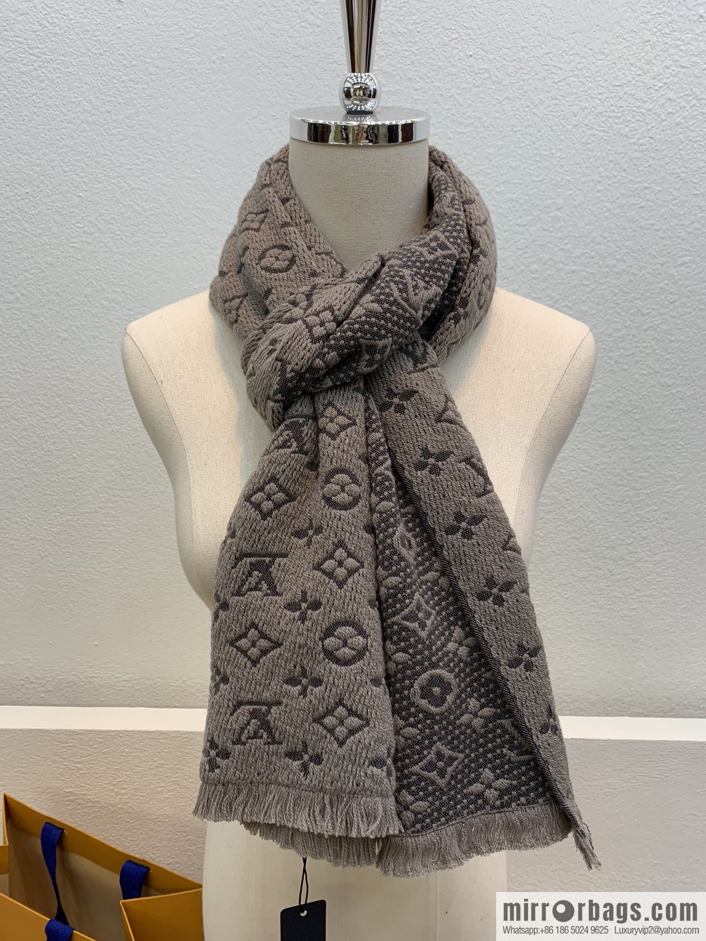 LV Louis Vuitton 100% wool men's wool scarf m78526