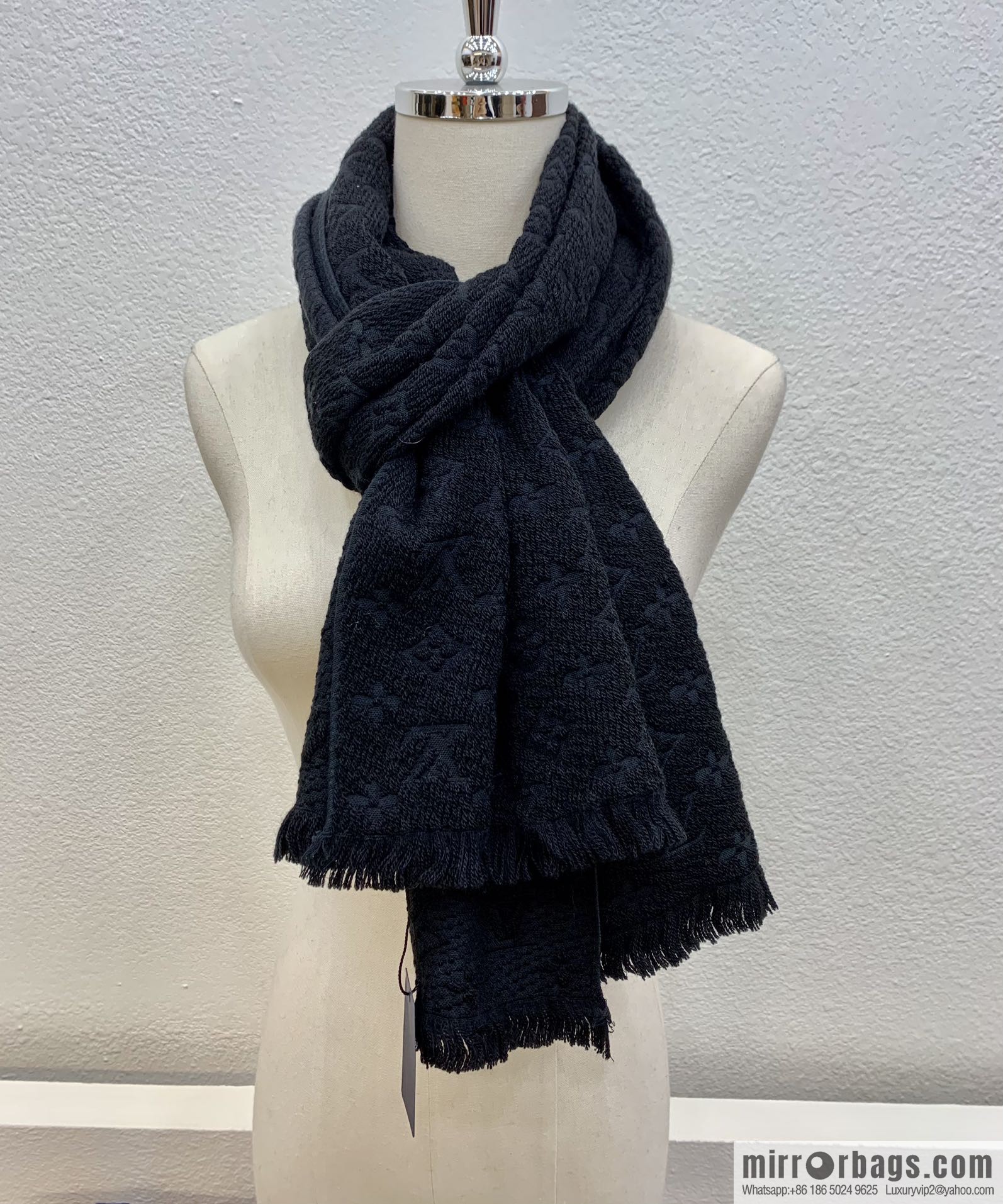 LV Louis Vuitton Men's Wool Scarf M78526