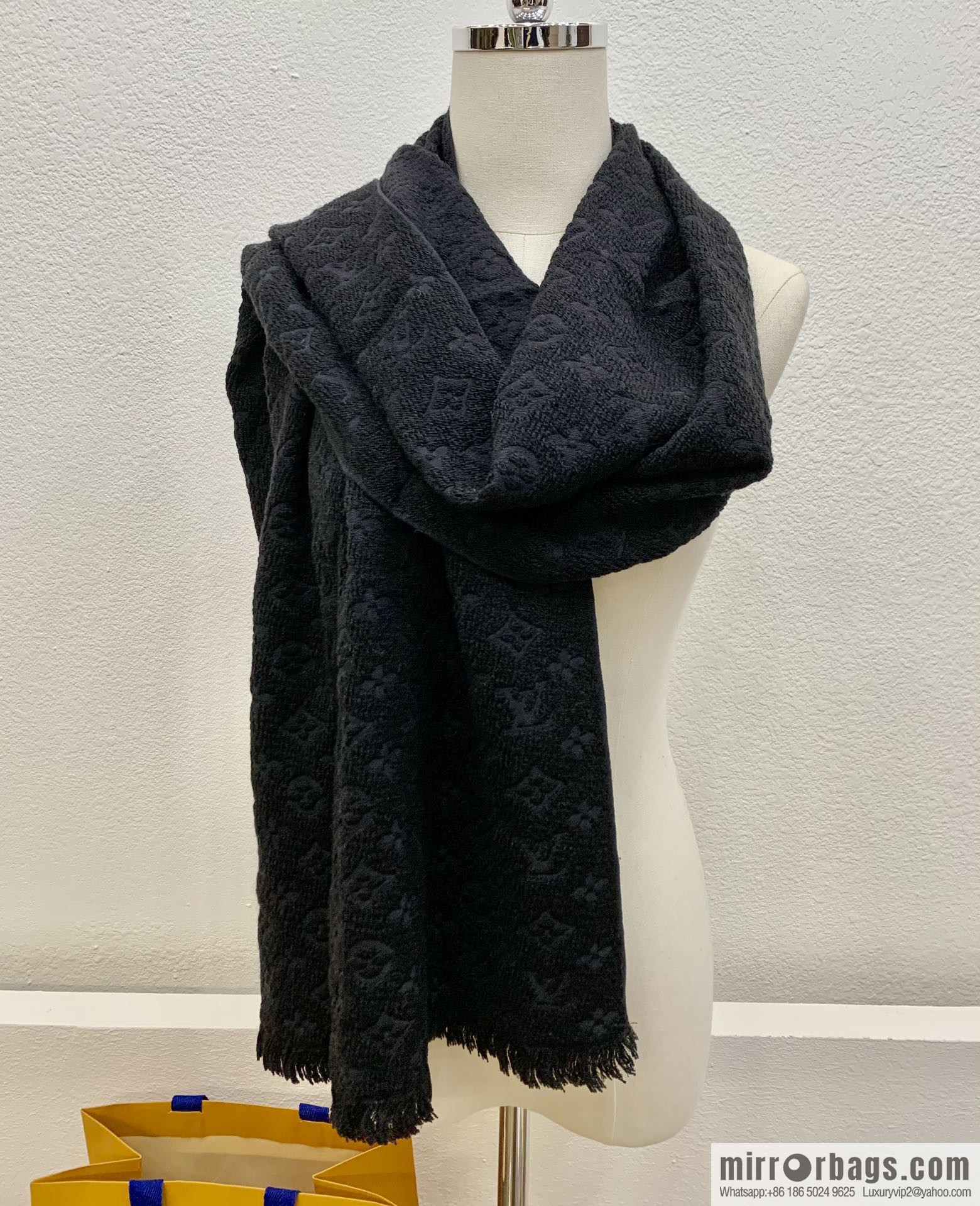 LV Louis Vuitton Men's Wool Scarf M78526