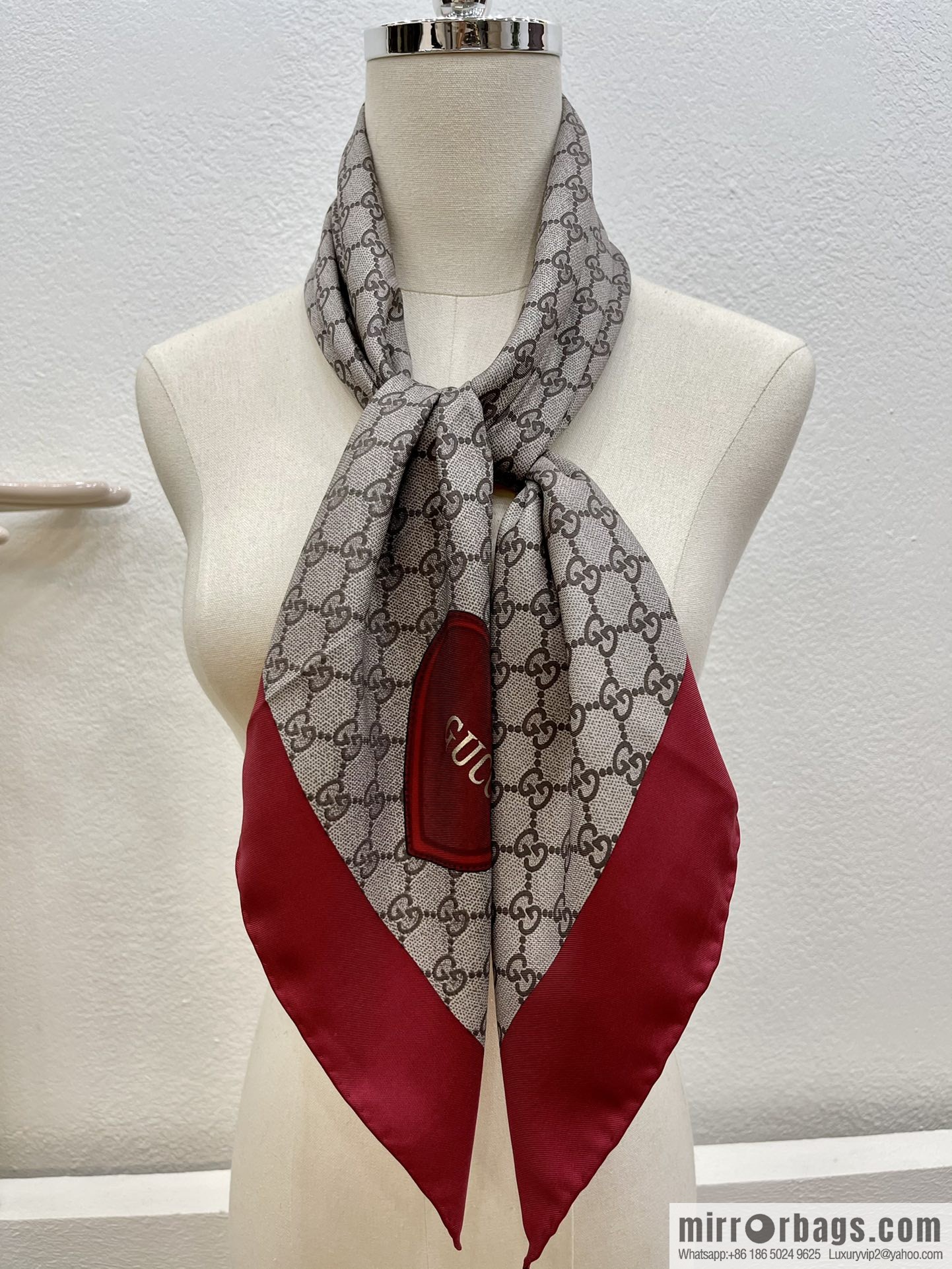 GUCCI Gucci 100% silk Valentine's Day limited edition love square scarf