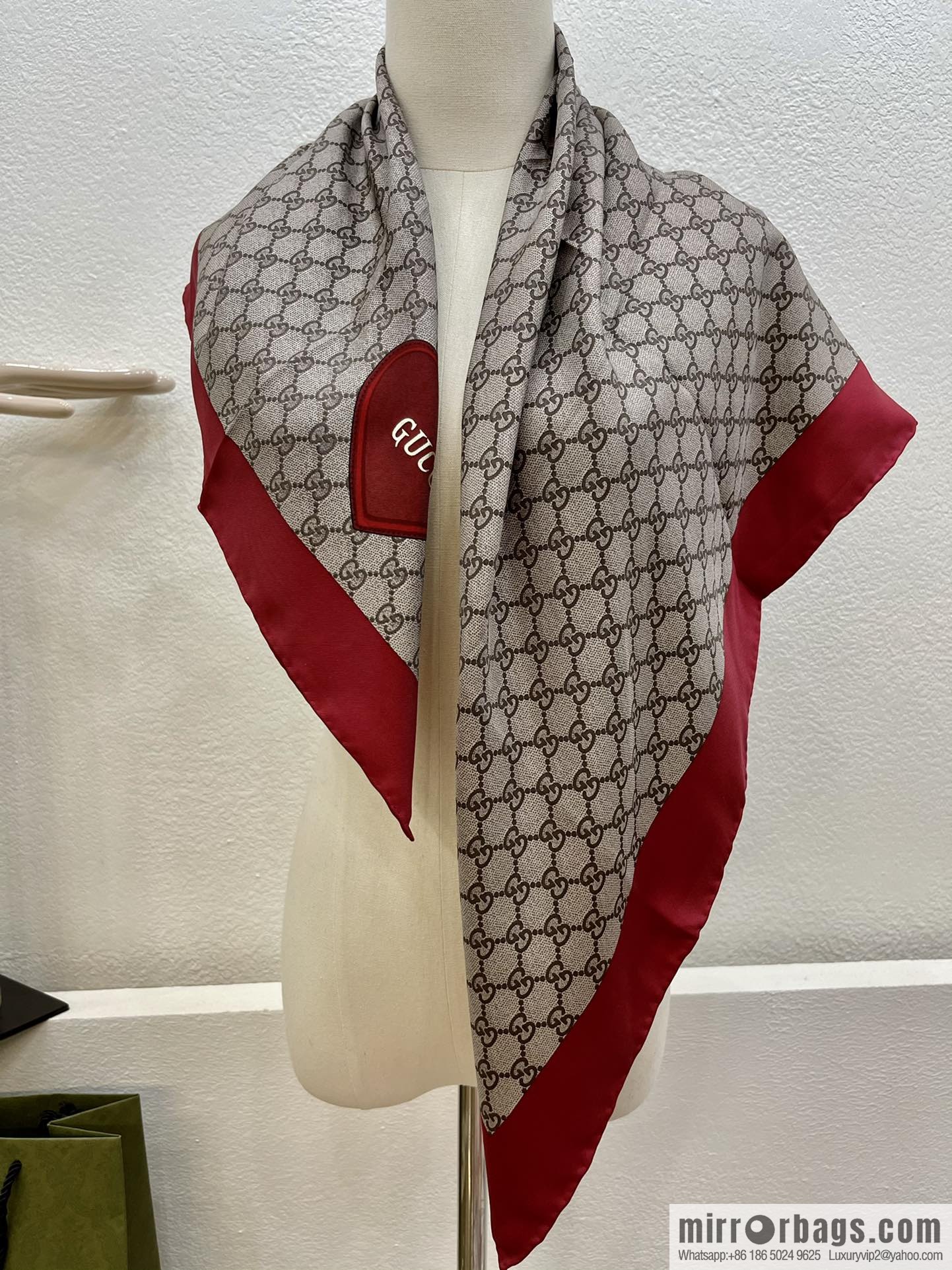 GUCCI Gucci 100% silk Valentine's Day limited edition love square scarf