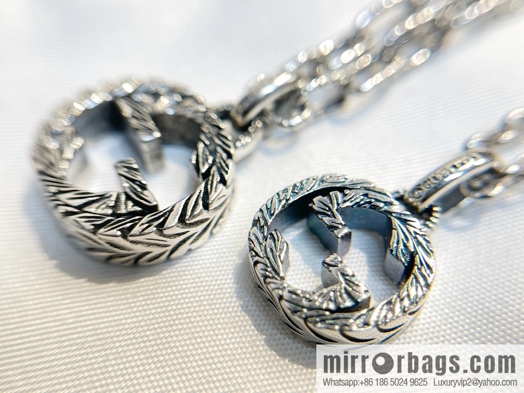 New Gucci Gucci interlocking double G necklace