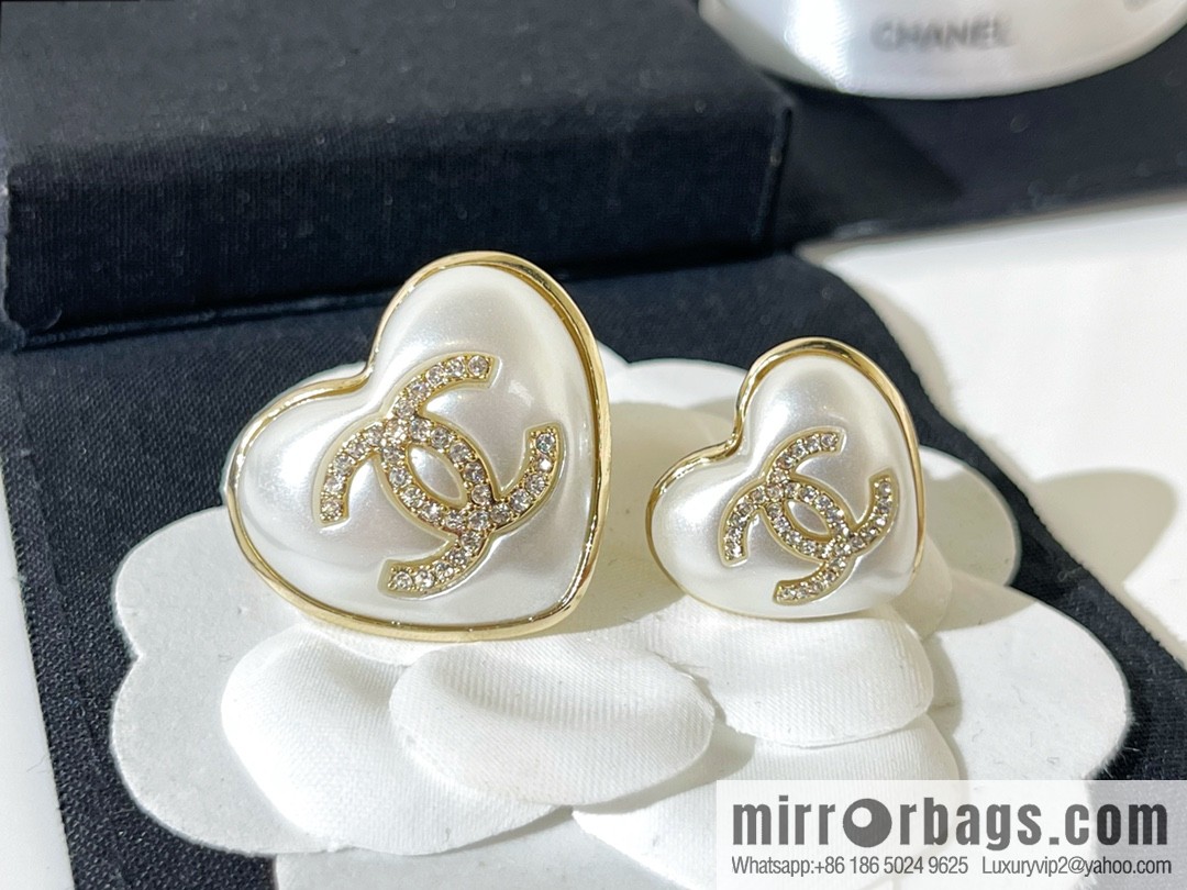 2021 new Chanel double c double peach heart brooch