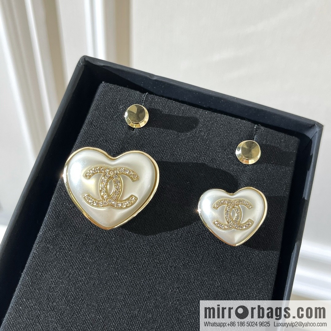 2021 new Chanel double c double peach heart brooch