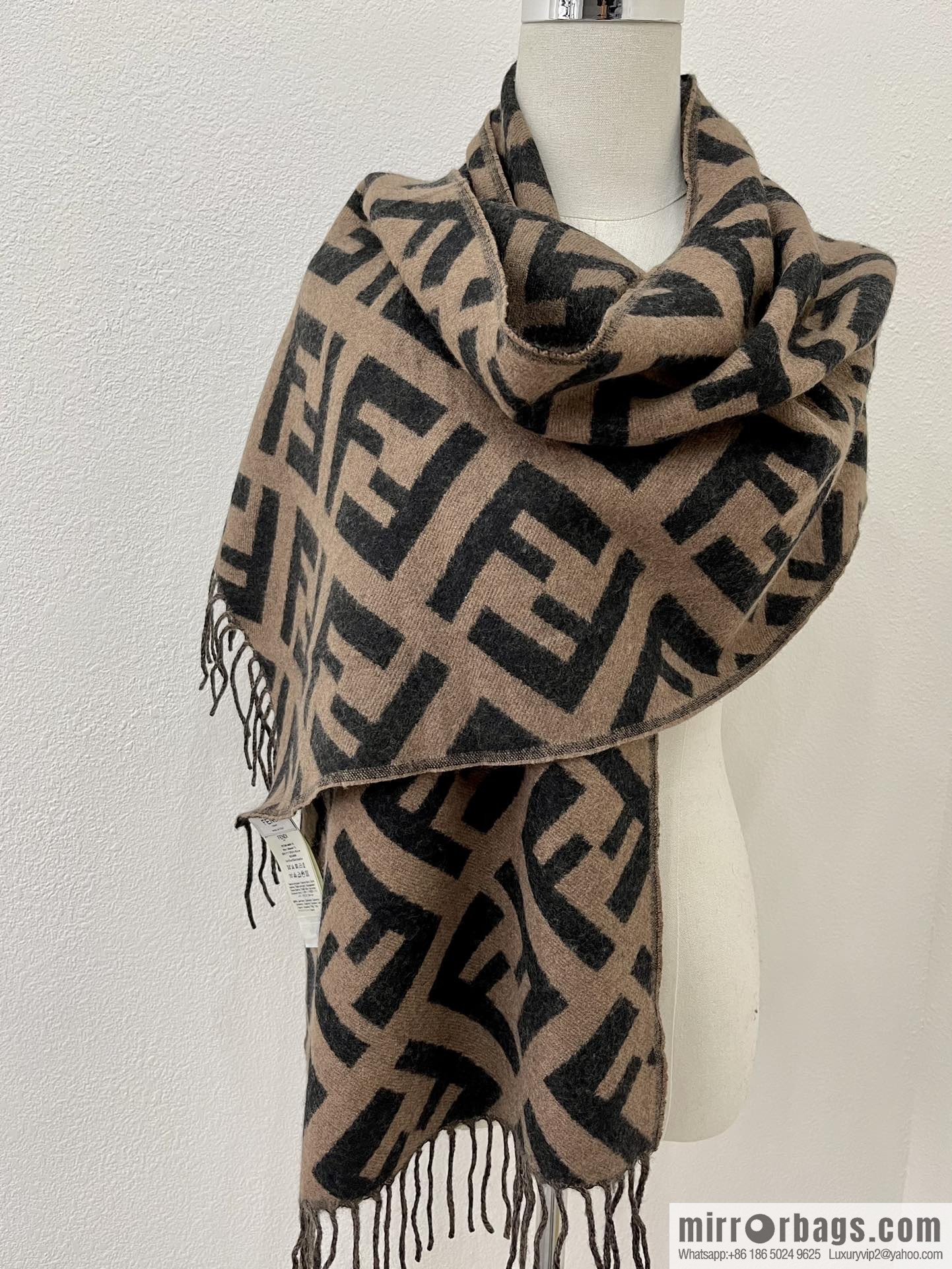 FENDI Fendi Classic FF Logo Cashmere Scarf FXT260