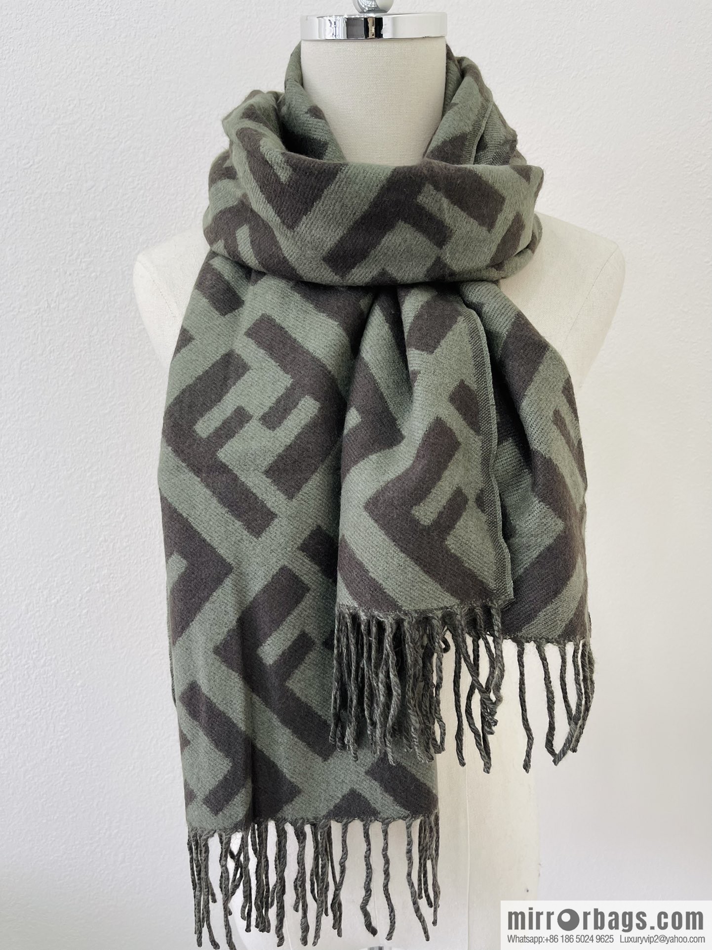 FENDI Fendi Classic FF Logo Cashmere Scarf FXT260