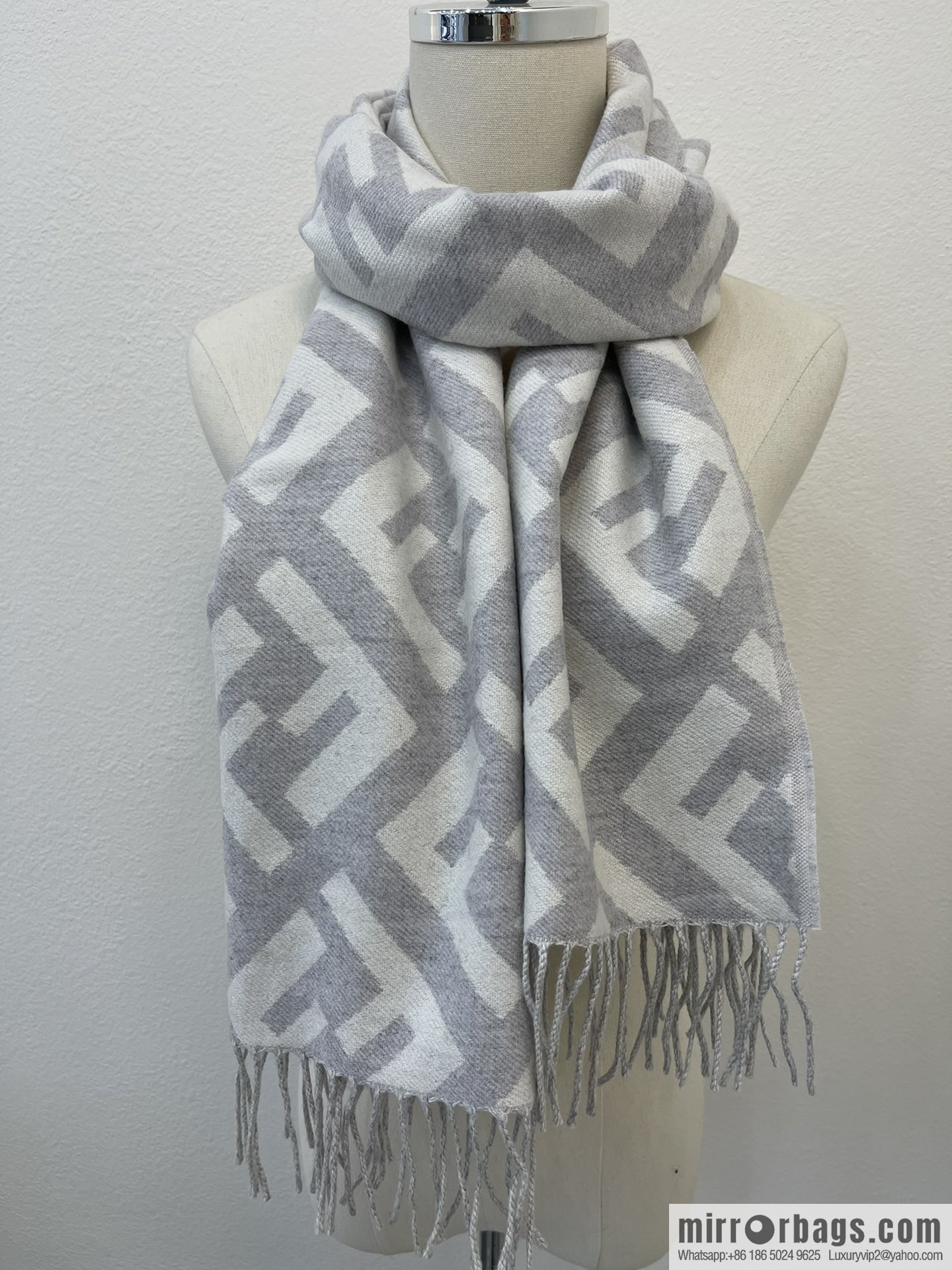 FENDI Fendi Classic FF Logo Cashmere Scarf FXT260