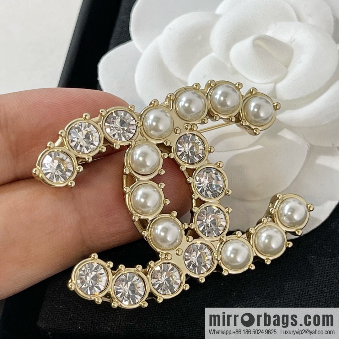 New ☑️ Chanel double c pearl brooch