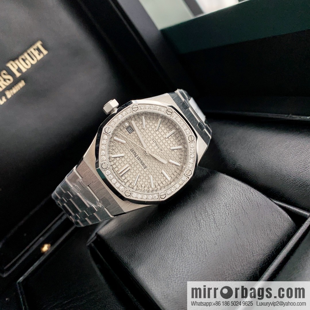 Women's Audemars Piguet Royal Oak bezel inlaid with 40 pieces with VS1.7 natural real diamond Audemars Piguet CAL.4302 all-in-one watch
