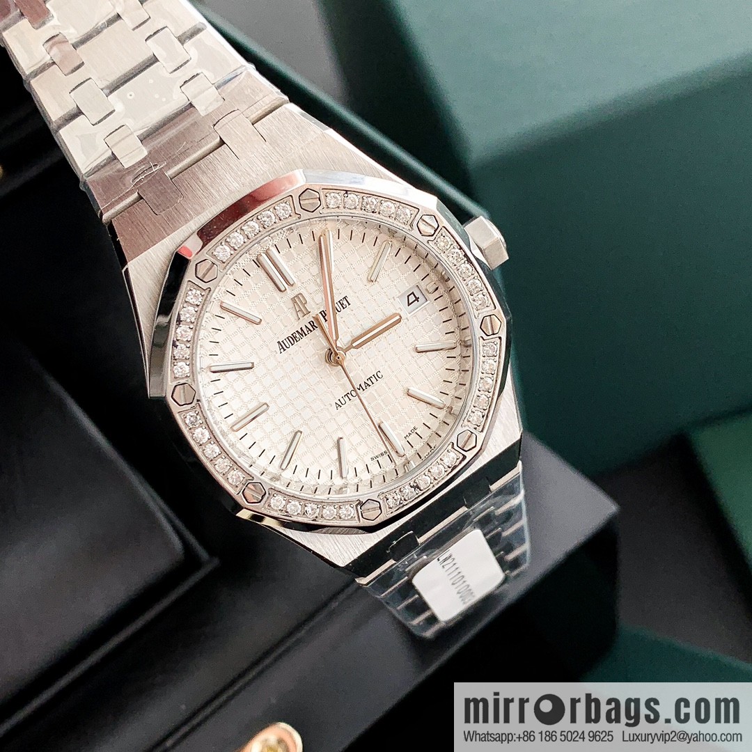 Women's Audemars Piguet Royal Oak bezel inlaid with 40 pieces with VS1.7 natural real diamond Audemars Piguet CAL.4302 all-in-one watch