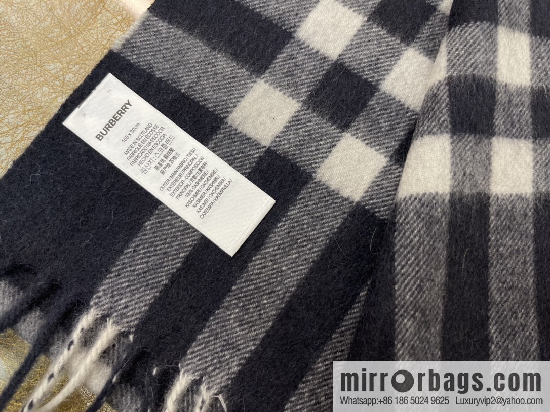 Burberry classic checked cashmere scarf