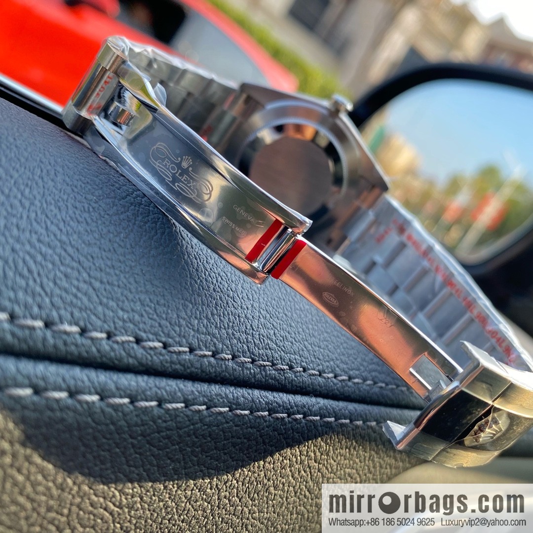 TW's new product has once again launched the heroic DATEJUST series - a special watch with a log-type dense diamond surface