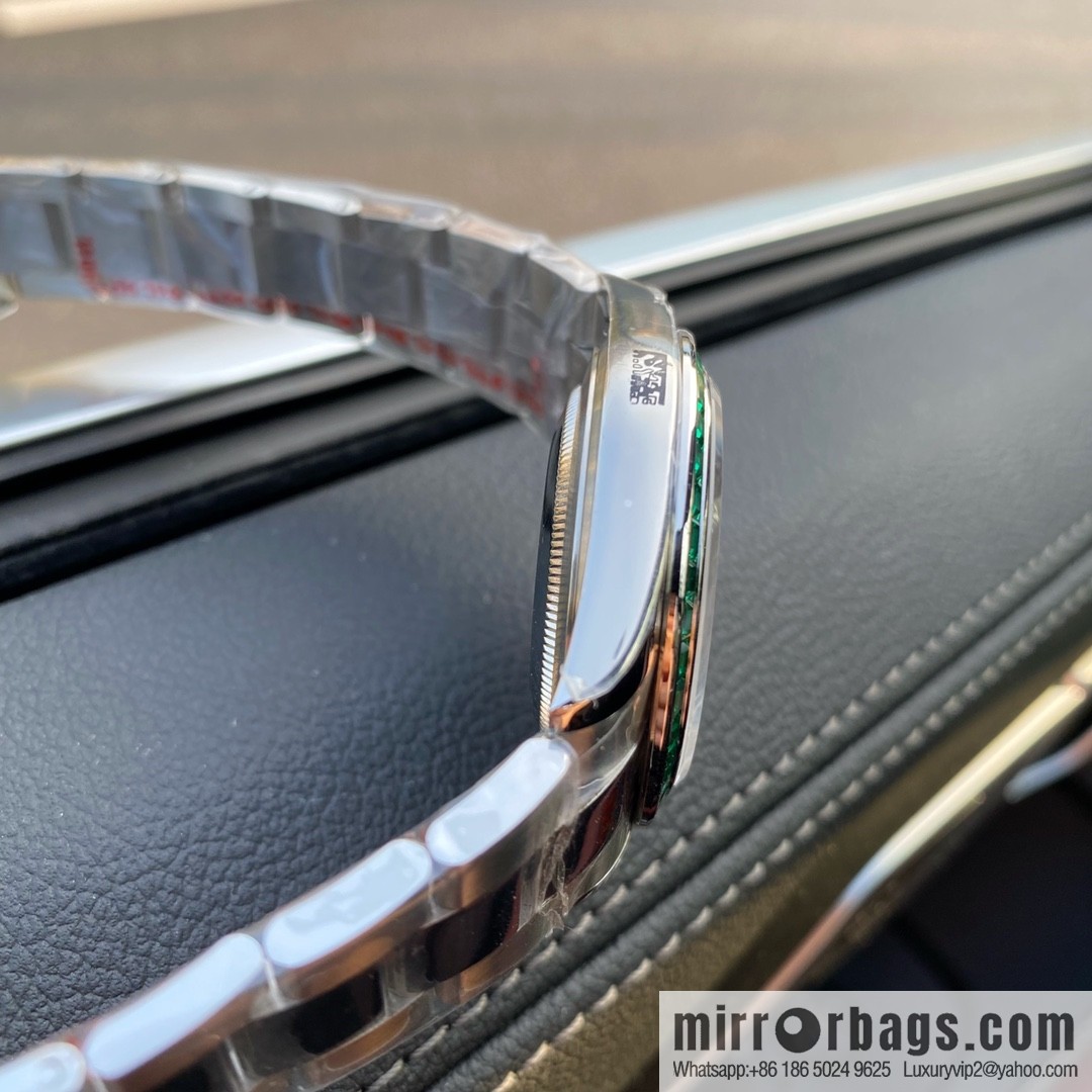 TW's new product has once again launched the heroic DATEJUST series - a special watch with a log-type dense diamond surface