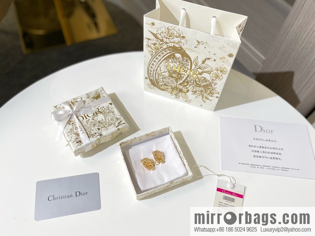 New ☑️ Dior CD earrings