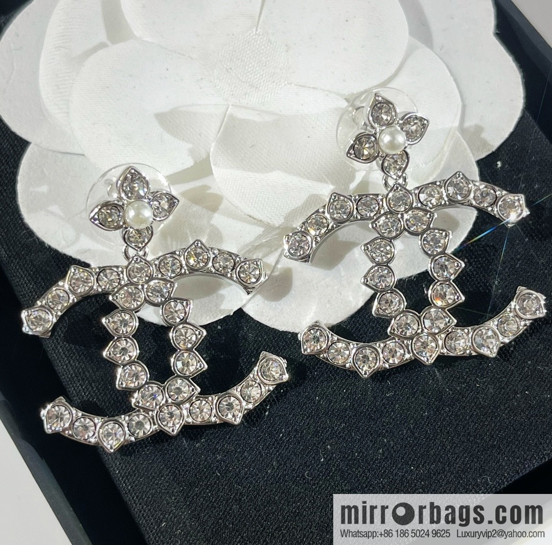 New ☑️ Chanel double c pearl four-leaf clover stud earrings