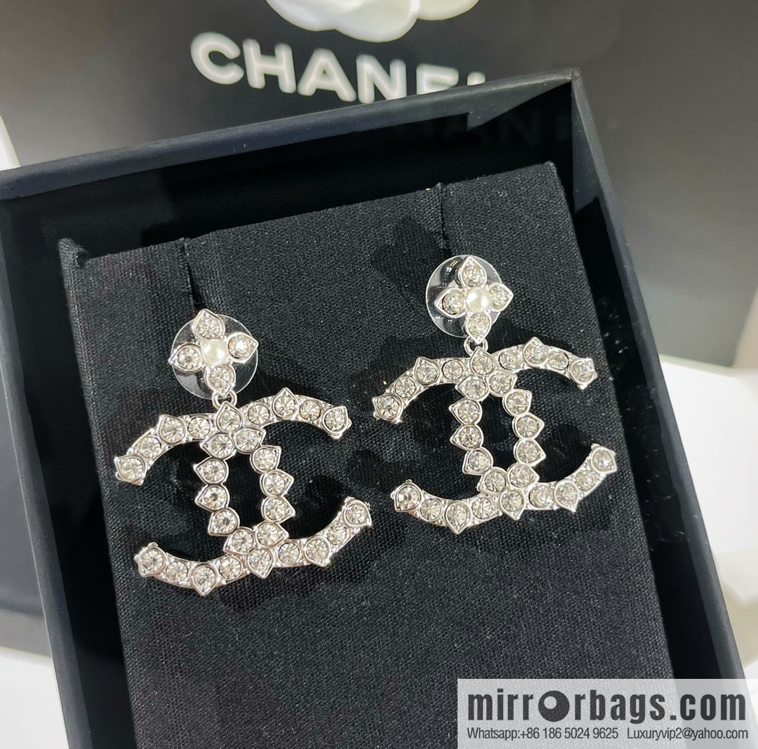 New ☑️ Chanel double c pearl four-leaf clover stud earrings