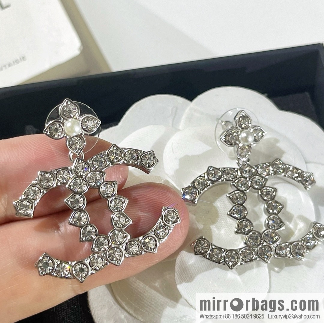 New ☑️ Chanel double c pearl four-leaf clover stud earrings