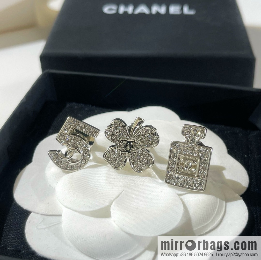 New ☑️ Chanel double c 5 words, perfume bottle, four-leaf clover brooch