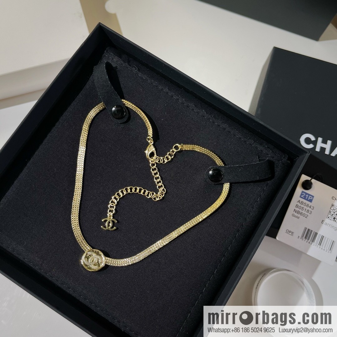 New ☑️ Chanel double c round cake ancient gold coin choker necklace