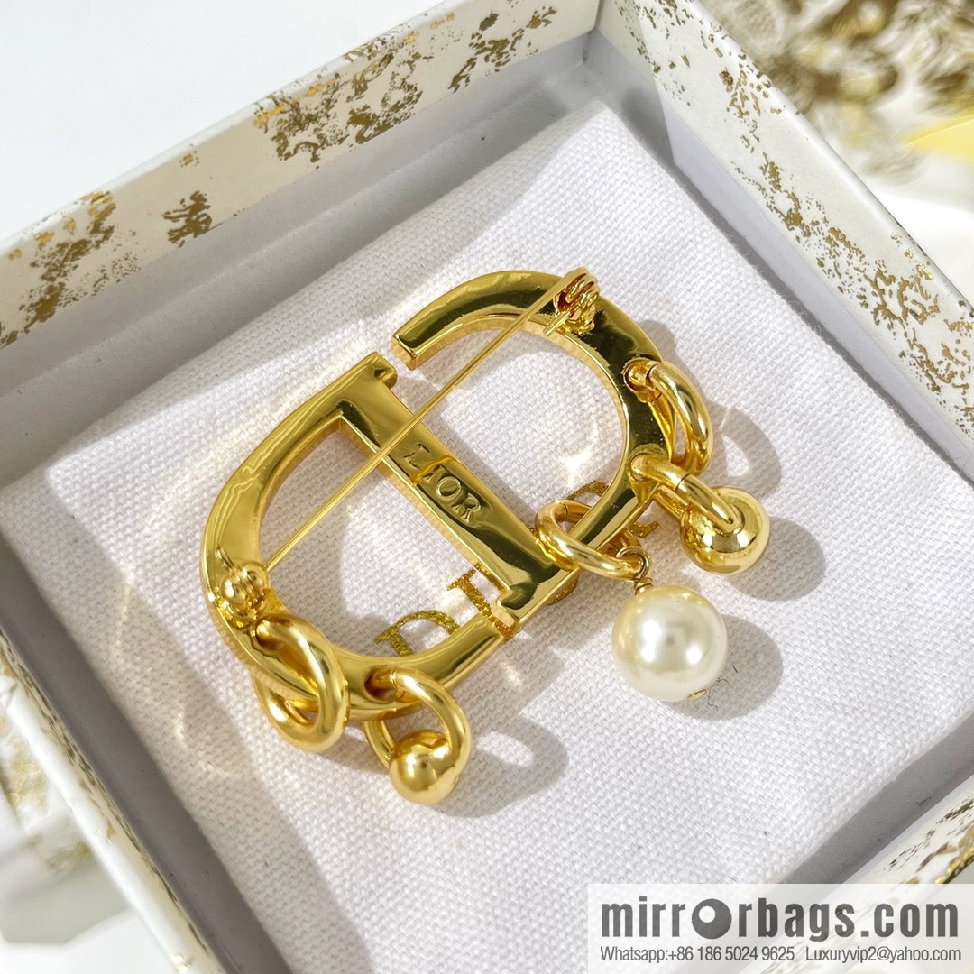 New ☑️ Dior CD pearl stud earrings brooch