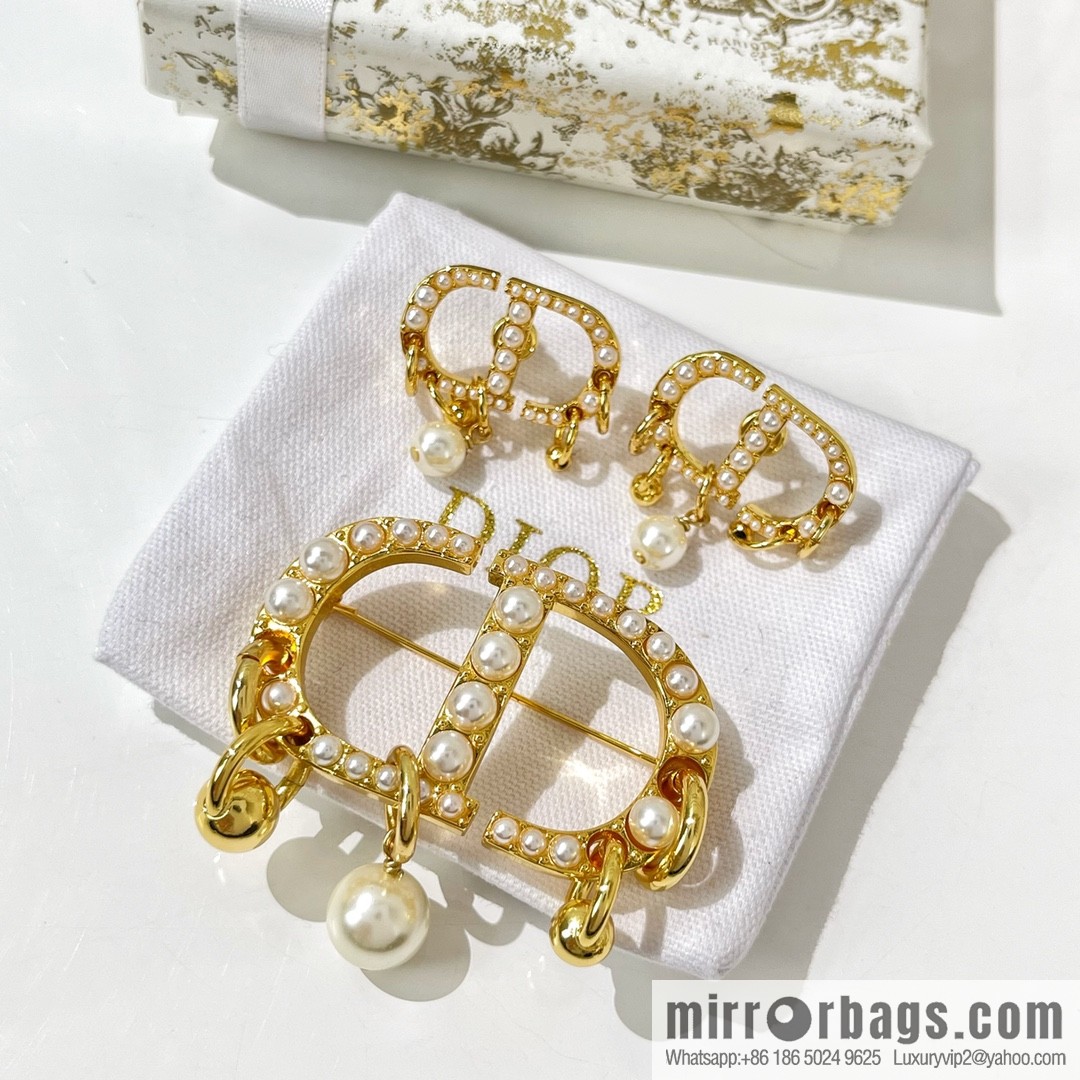 New ☑️ Dior CD pearl stud earrings brooch
