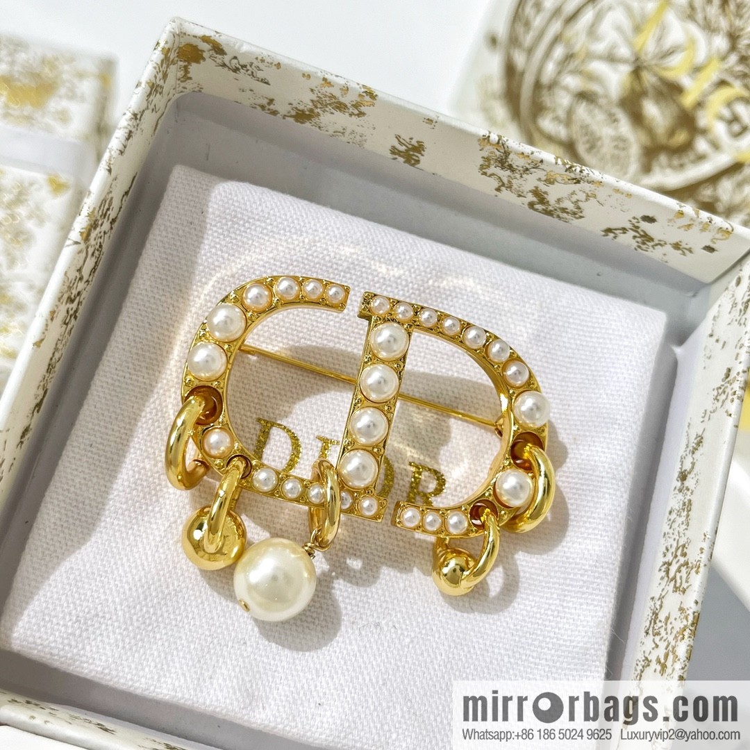 New ☑️ Dior CD pearl stud earrings brooch