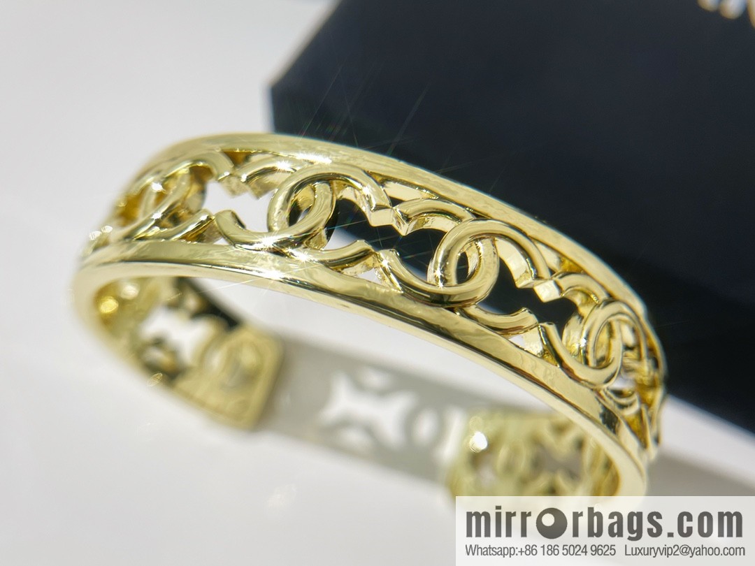 New ☑️ Chanel double c cut-out bracelet