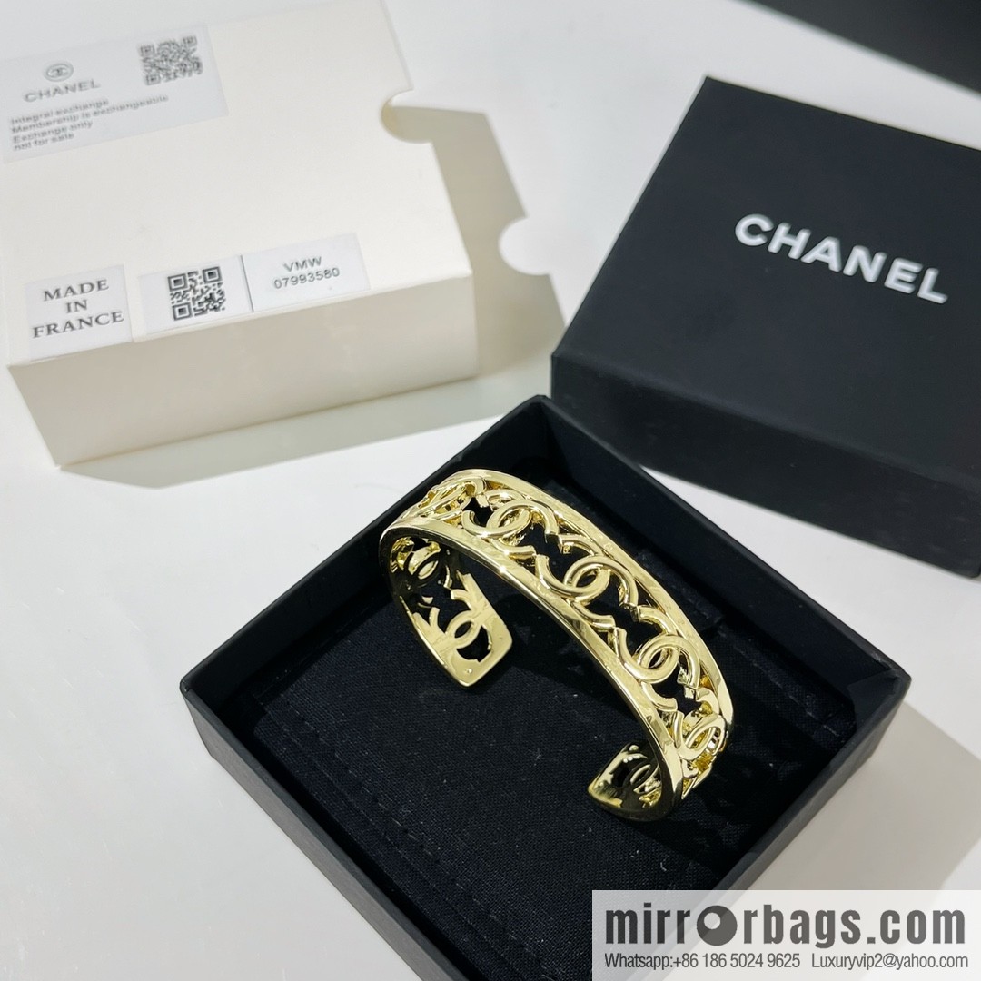 New ☑️ Chanel double c cut-out bracelet