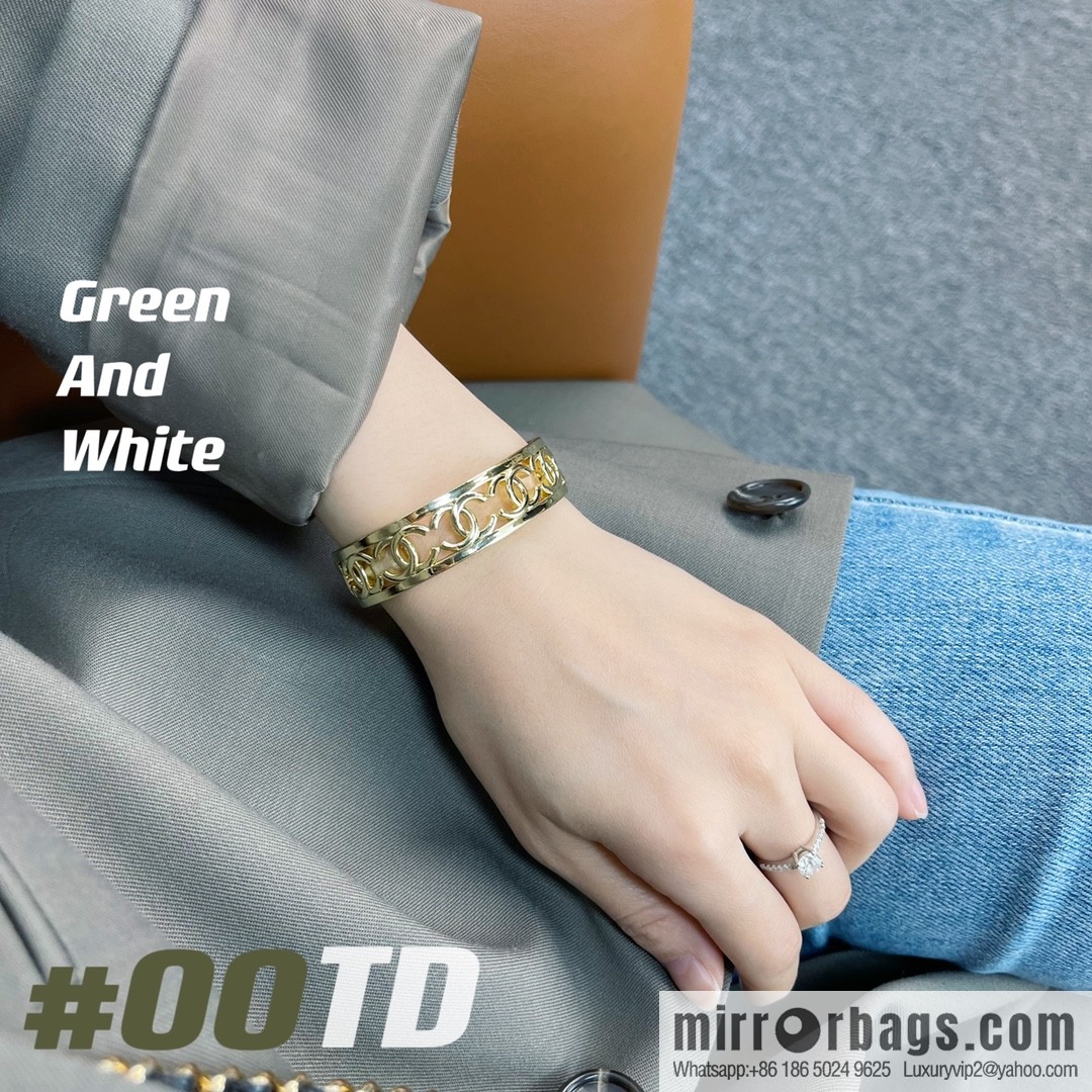 New ☑️ Chanel double c cut-out bracelet