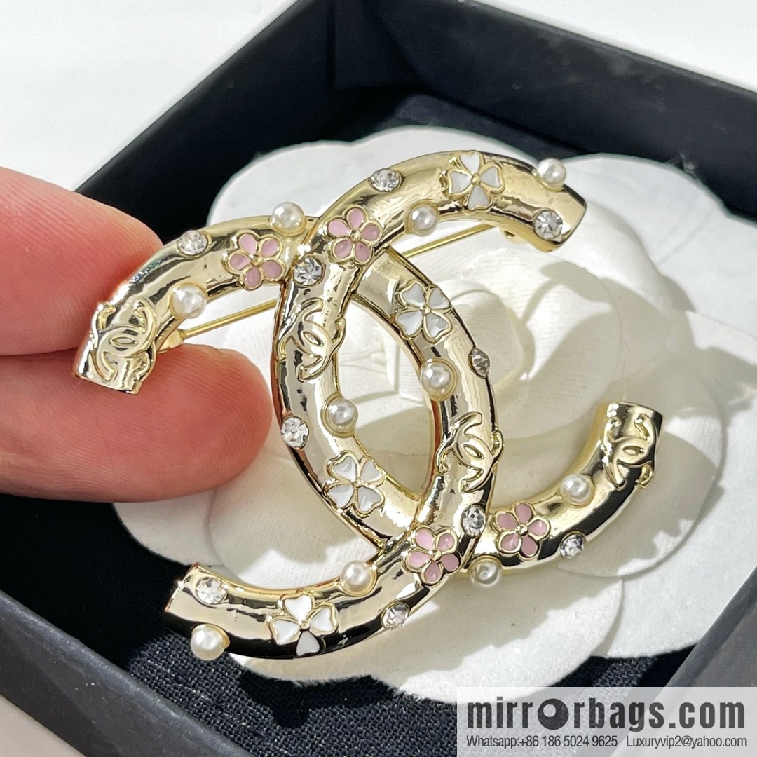 New ☑️ Chanel double c white pink four-leaf clover pearl brooch