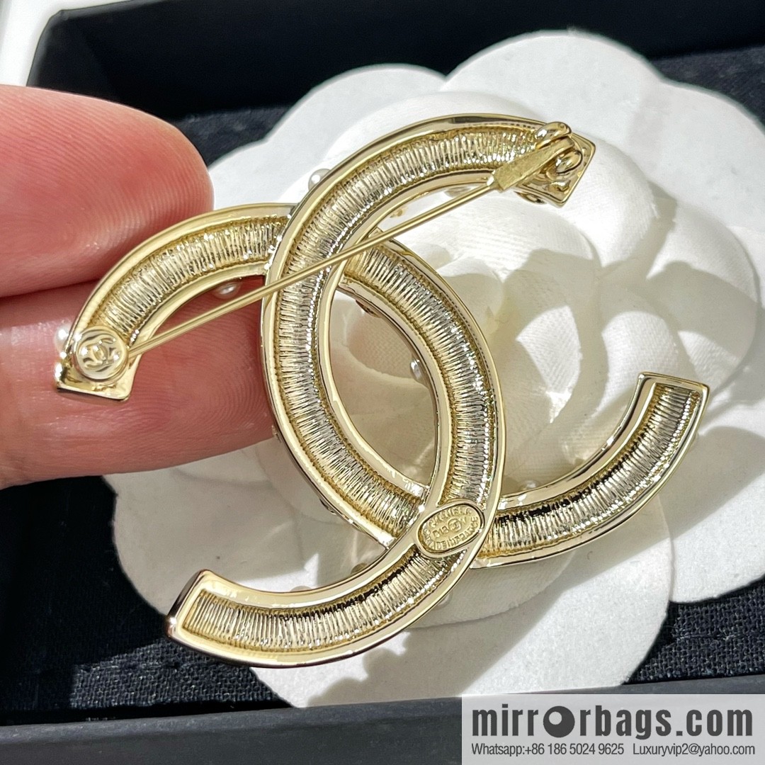 New ☑️ Chanel double c white pink four-leaf clover pearl brooch