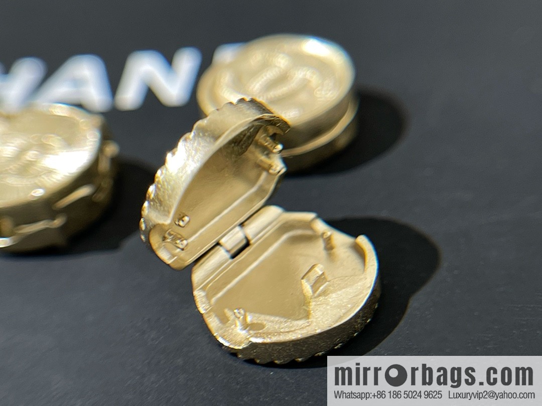 New ☑️ Chanel gold double c button hairpin hairpin