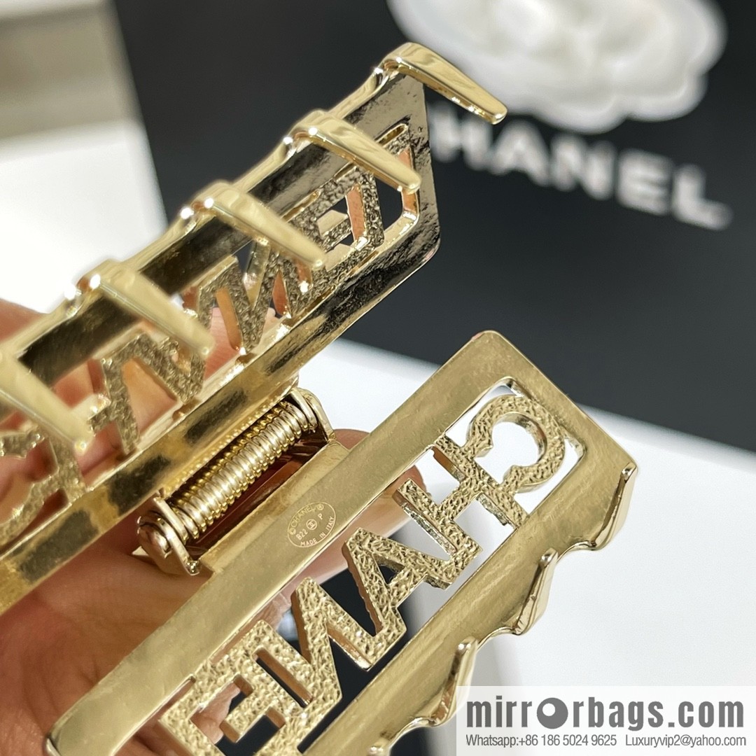 New ☑️ Chanel cut-out with drill letter hairpin hairpin